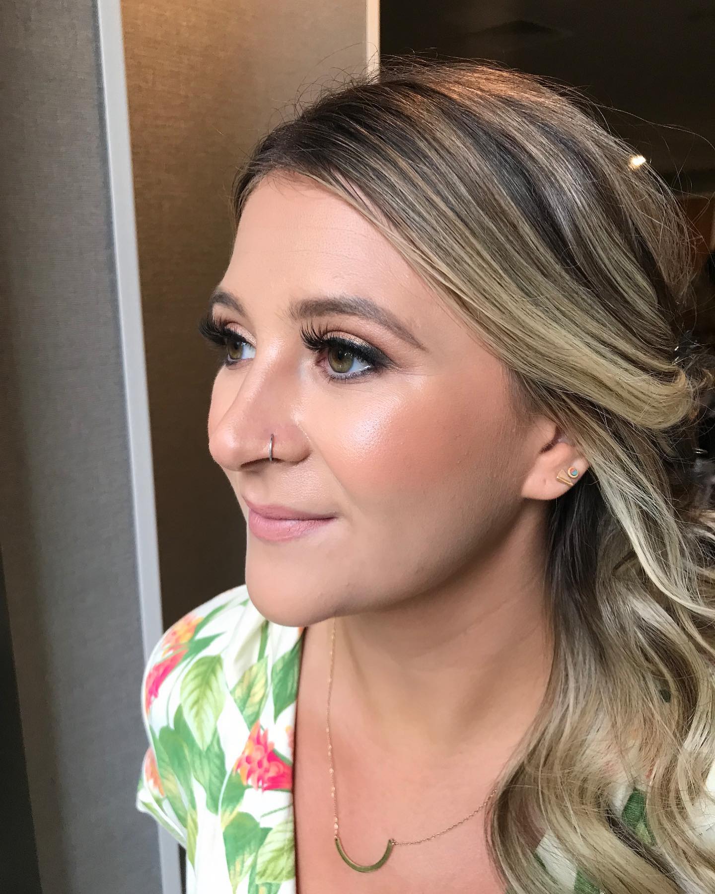 Looking for that summer glow!?! We’ve got you covered!! Gorgeous bridesmaid’s makeup by Kara!!
#bridesmaid #makeupartist #summerwedding #weddingday #makeuplookoftheday #bronzedandbeautiful #glow #tan #shimmershadow