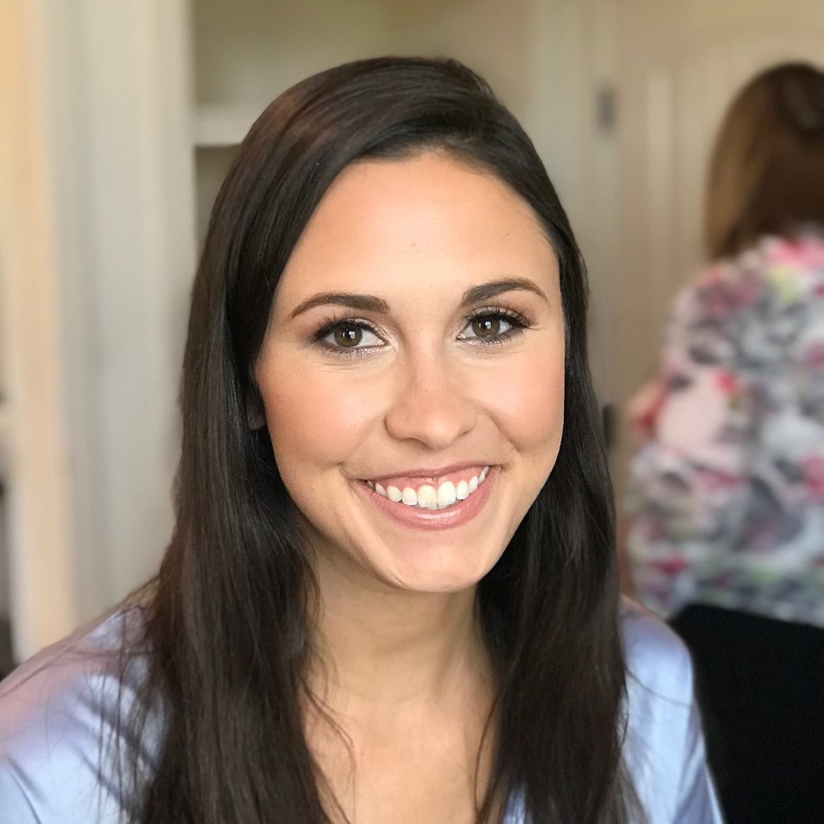 Naturally enhanced beauty allows a woman to feel like her most beautiful self! 🤍
Makeup by Kara @shadesofblushstudio
#naturalglam #enhancingbeauty #naturalmakeup #glowingskin #radiance #weddingmakeup #bridalpartymakeup #customlashes
