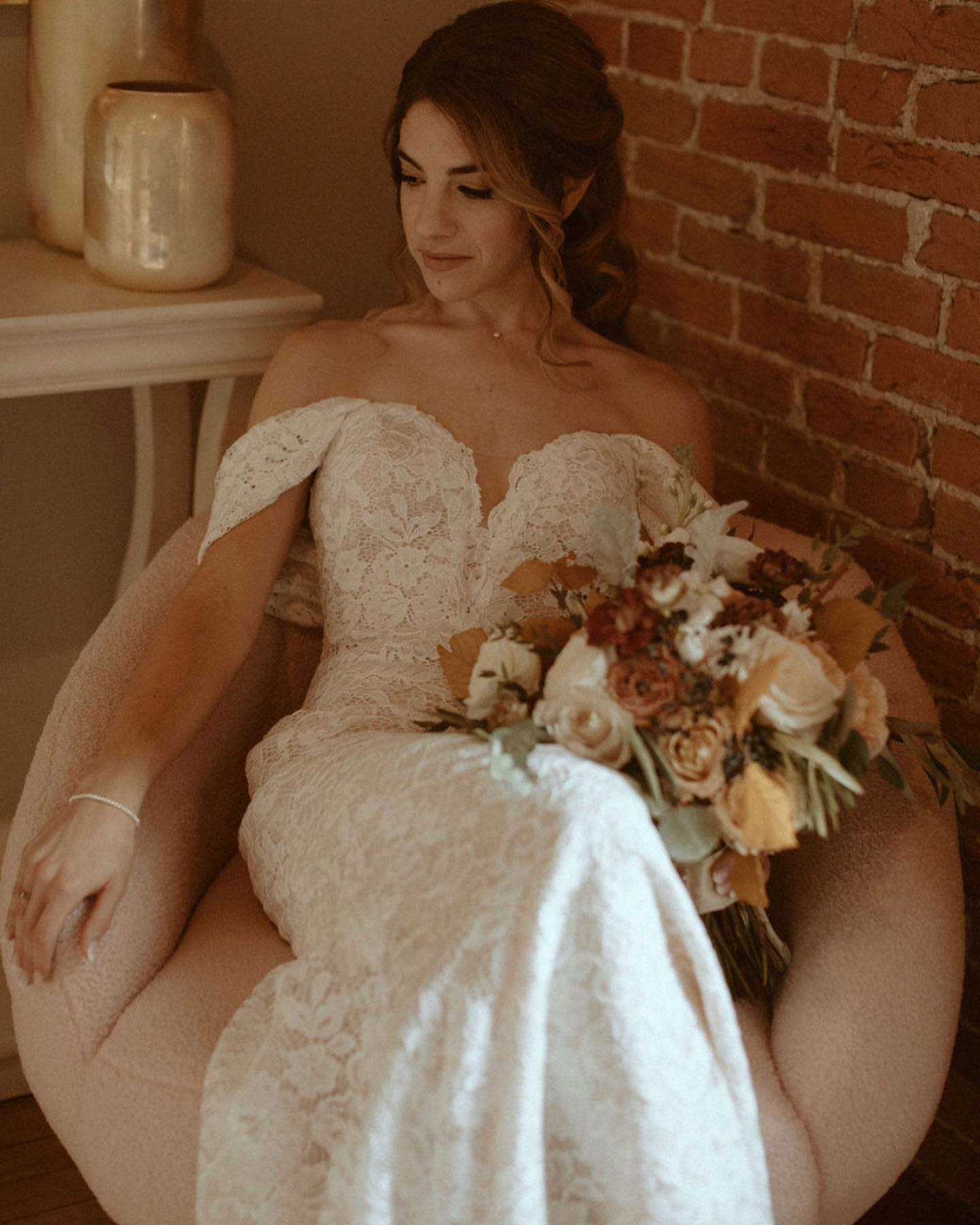 It’s in our quiet moments we have a time to reflect on all of the blessings in our lives!
I am so grateful for the amazing clients and equally wonderful wedding vendors I’ve been blessed to have the opportunity to work with this year and years past! You have enriched my life in beautiful ways!
Wishing you all the a very Happy Thanksgiving from my family to yours! May you be blessed with much today and always as you spend time with those you love!
Bridal makeup: @shadesofblushstudio
Bridal hairstyle: @tousledbeautyco
Photo: @rachelruhlphoto
Venue: @thebookinghouse
Florals: @everyone_deserves_flowers
Wedding Planning: @aalearayy
Video: @3west_productions
#bridalmakeup #makeupartist #weddingday #lancastermua #bride #makeupoftheday